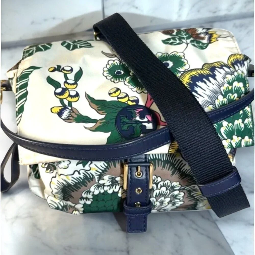 Tory Burch Rare Tilda Medium Printed Nylon Crossbody with COA - Picture 3 of 17